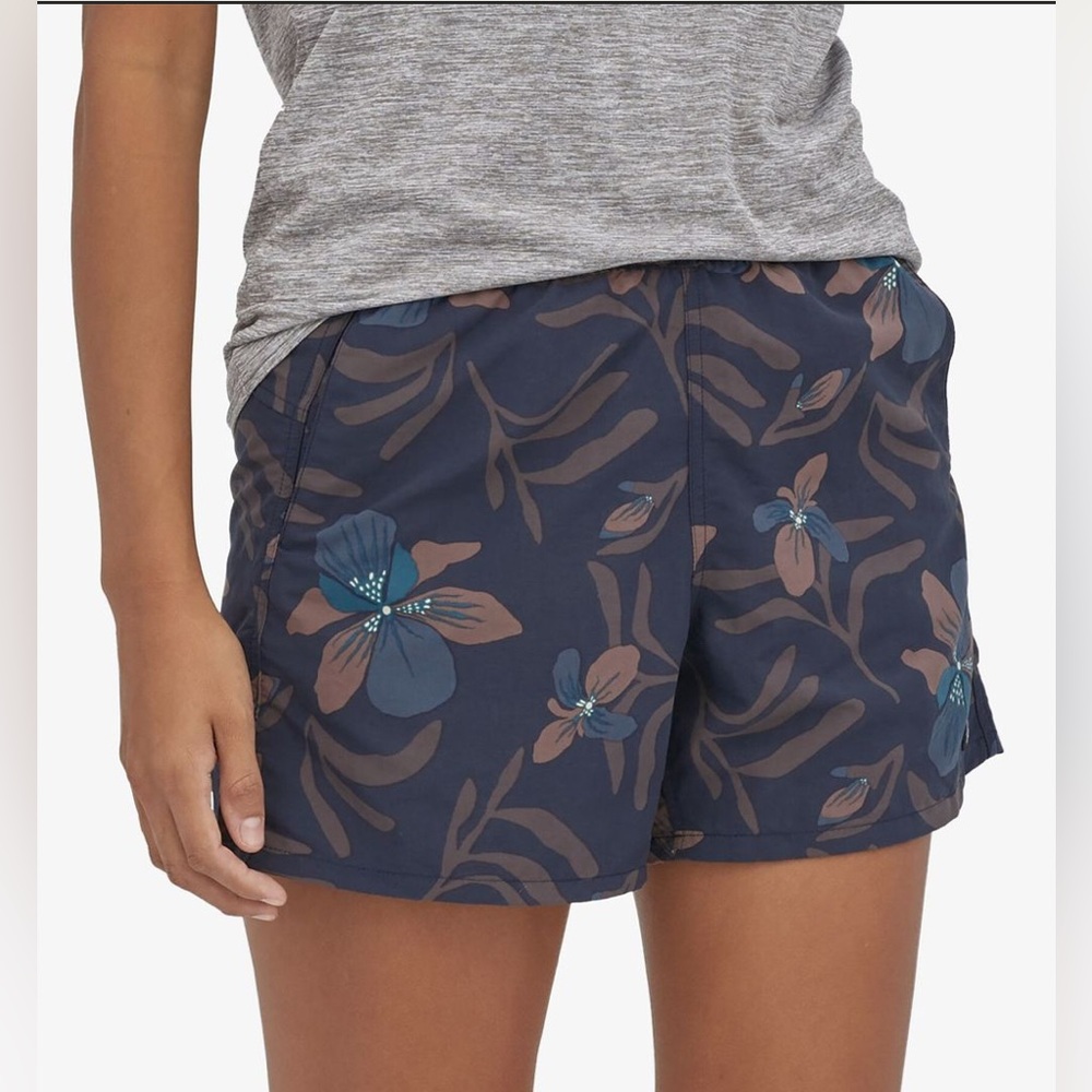 Patagonia Women's Barely Baggies Shorts 2.5" Style # 57043 Wild Iris Print Small